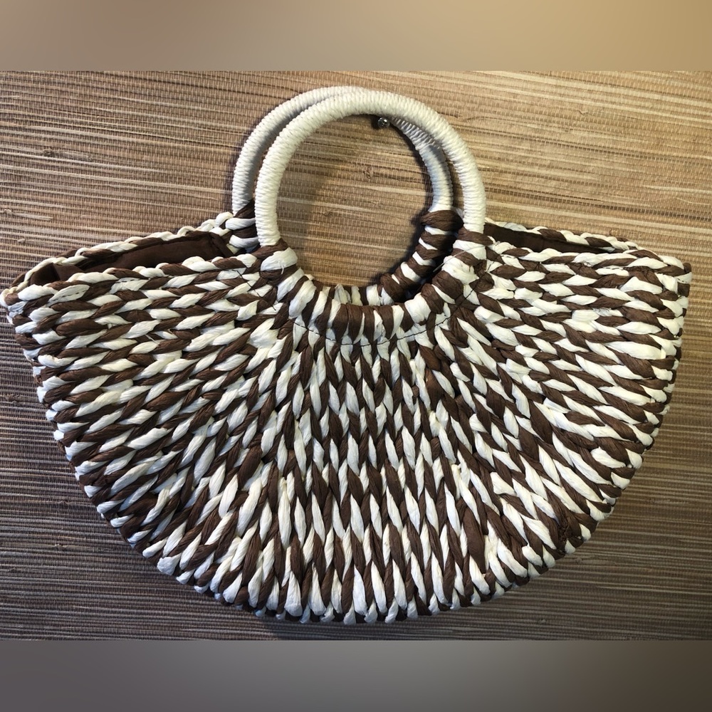 NWOT Summer straw handbag brown/white Very sturdy/well made Inner bag/drawstring